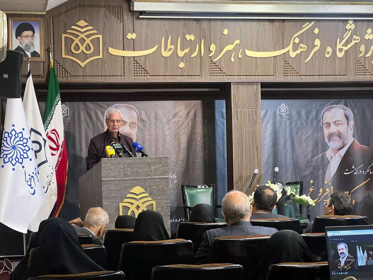 عماد افروغ: نماد نظریه‌پردازی و شخصیت منحصربه‌فرد!