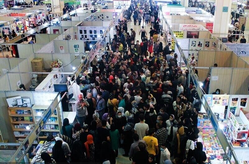 خبرهایی داغ از نمایشگاه کتاب تهران: حاشیه‌ها و جنجال‌های این رویداد فرهنگی!