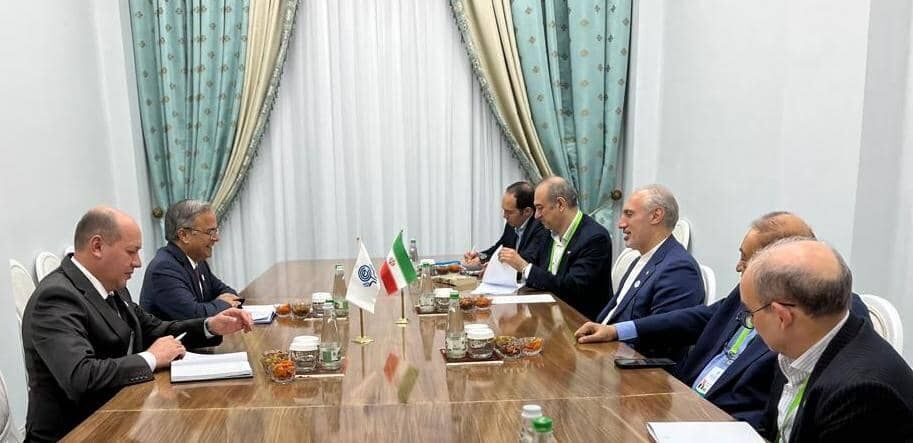 بیرکل اکو و رئیس سازمان برنامه و بودجه: تاکید بر توسعه ترانزیت منطقه‌ای به عنوان کلید حل بحران‌های اقتصادی!