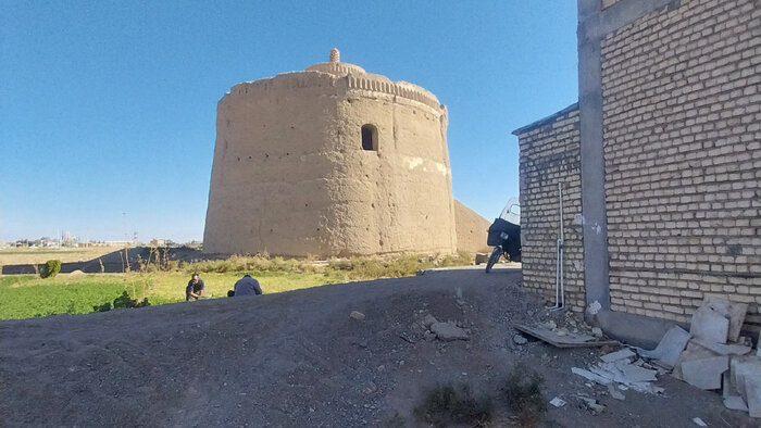 «کبوترخانه بزرگ اژیه اصفهان: آیا تاریخی ارزشمند در آستانه نابودی است؟»