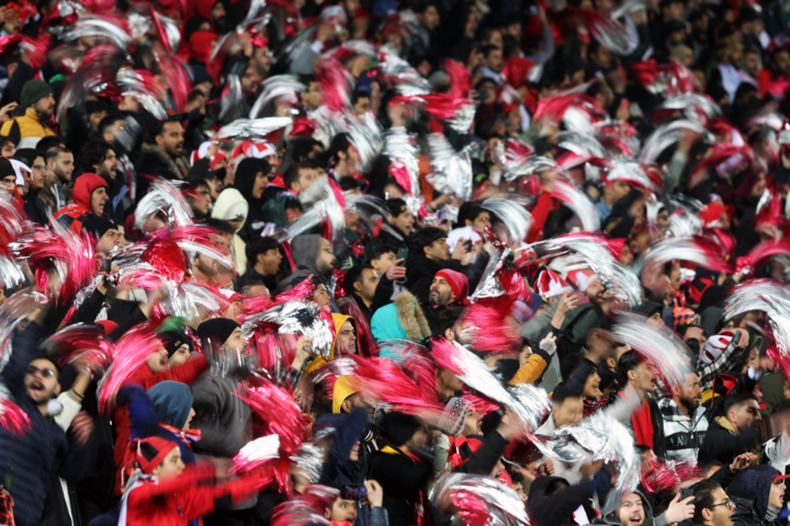 «فوتبال ایران در دام پوپولیسم: استقلال و پرسپولیس؛ قربانیان مدیریت سکوها»