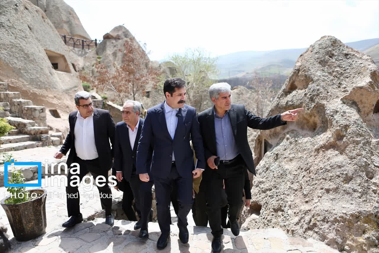 معاون رئیس‌جمهور از راه‌اندازی نخستین مزرعه خورشیدی روستایی کشور در کندوان خبر داد؛ تحولی شگرف در انرژی‌های تجدیدپذیر! + فیلم