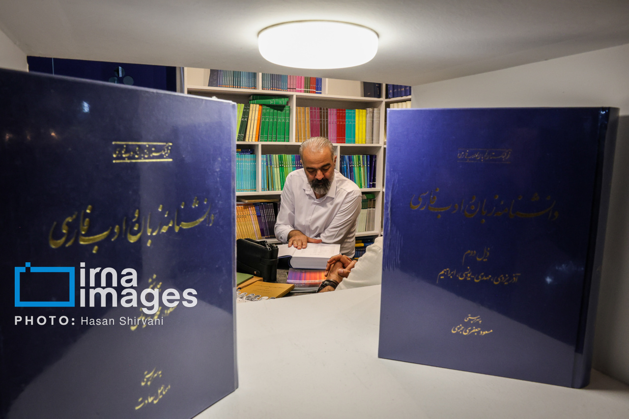 از بیهقی‌خوانی تا روایت‌های حماسی دفاع مقدس؛ جنبش‌های جنجالی در هفتمین روز نمایشگاه کتاب!