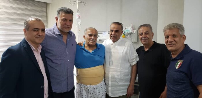 دیدار شگفت‌انگیز دایی با پیشکسوت فوتبال در شب استقلالی شدن سیدورف: چه رازهایی در پس این ملاقات نهفته است؟
