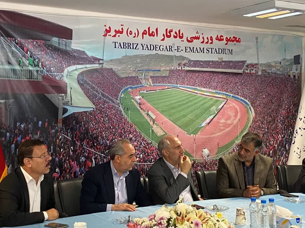 رئیس سازمان برنامه و بودجه: دولت به سرپرستی نماینده فوتبال ایران در آسیا دست می‌زند!