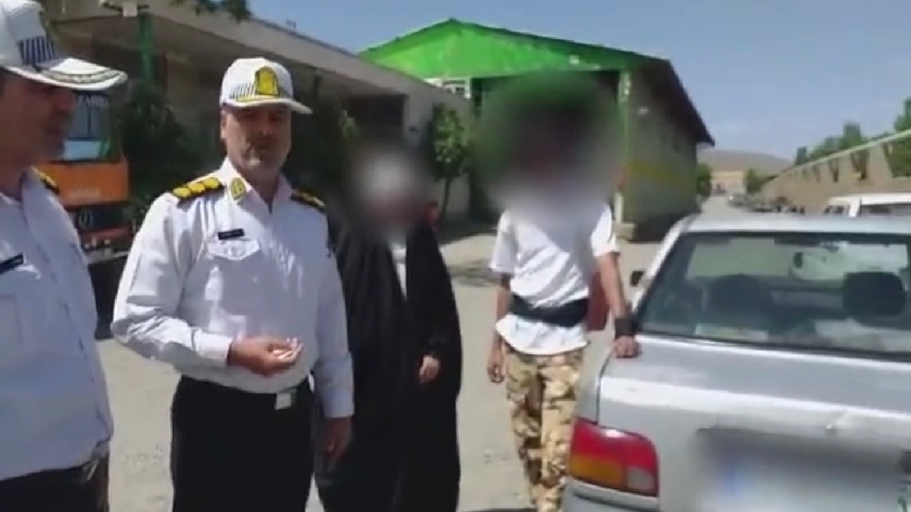 توقیف پراید بخاطر بدلکاری خطرناک روی سقف!