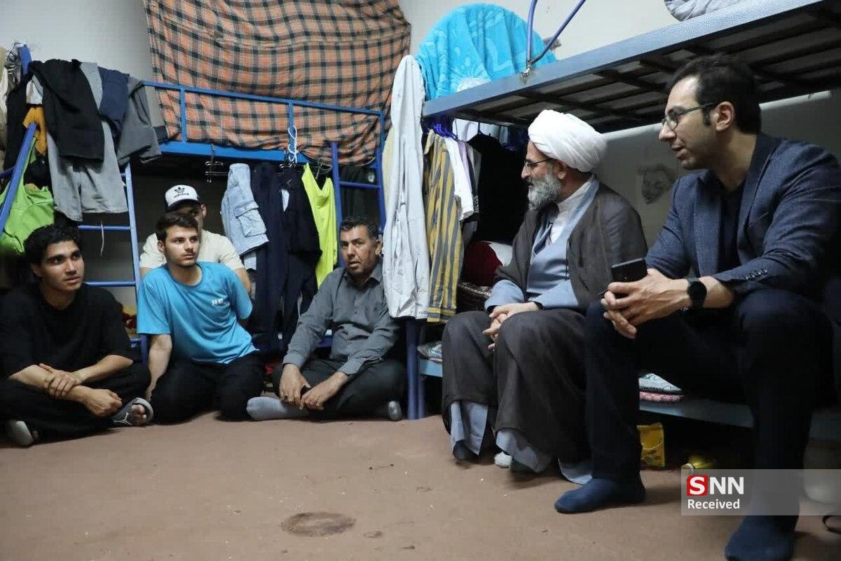 بازدید جنجالی نماینده رهبر انقلاب از خوابگاه دانشجویان دانشگاه سمنان!